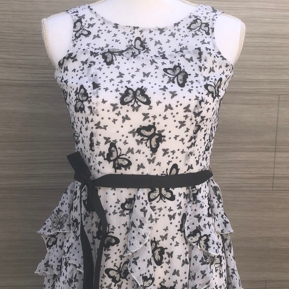 Butterfly print Ruffled dress with belt - Picture 3 of 7